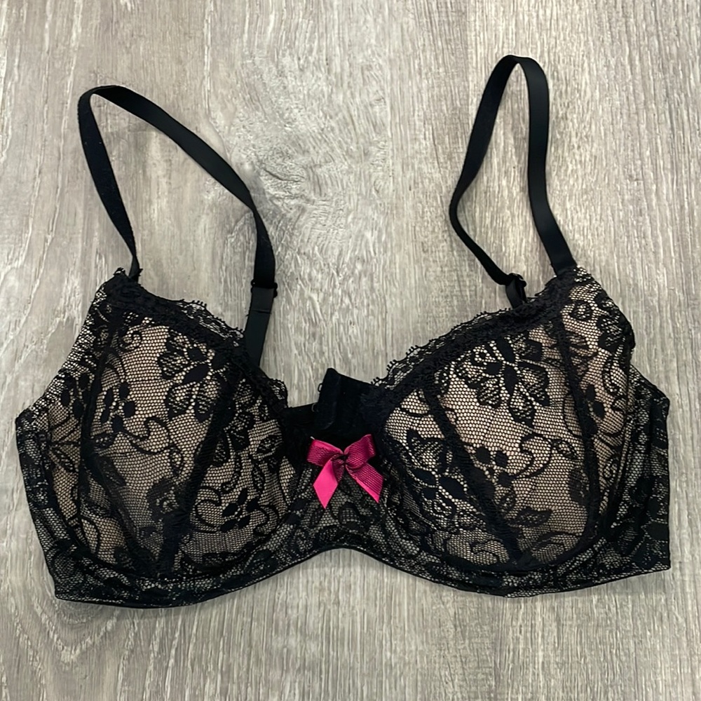 🖤NWOT Betsey Johnson lace bra. Size 32C